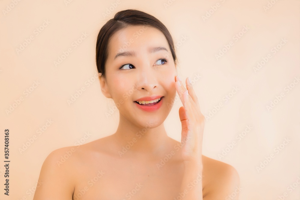 Portrait beautiful young asian face woman with beauty spa concept Portrait beautiful young asian face woman with beauty spa concept
