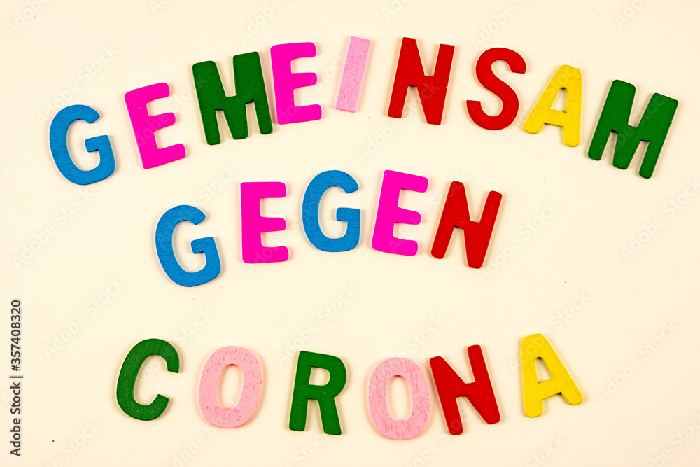 Worte zum Thema Corona mit bunten Buchstaben