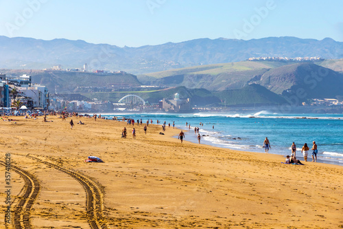 Obraz na płótnie Las Canteras Beach (Playa de Las Canteras) in Las Palmas de Gran Canaria, Canary island, Spain. 3 km stretch of golden sand is the heart and soul of Las Palmas. One of the top Urban Beaches in Europe w salonie