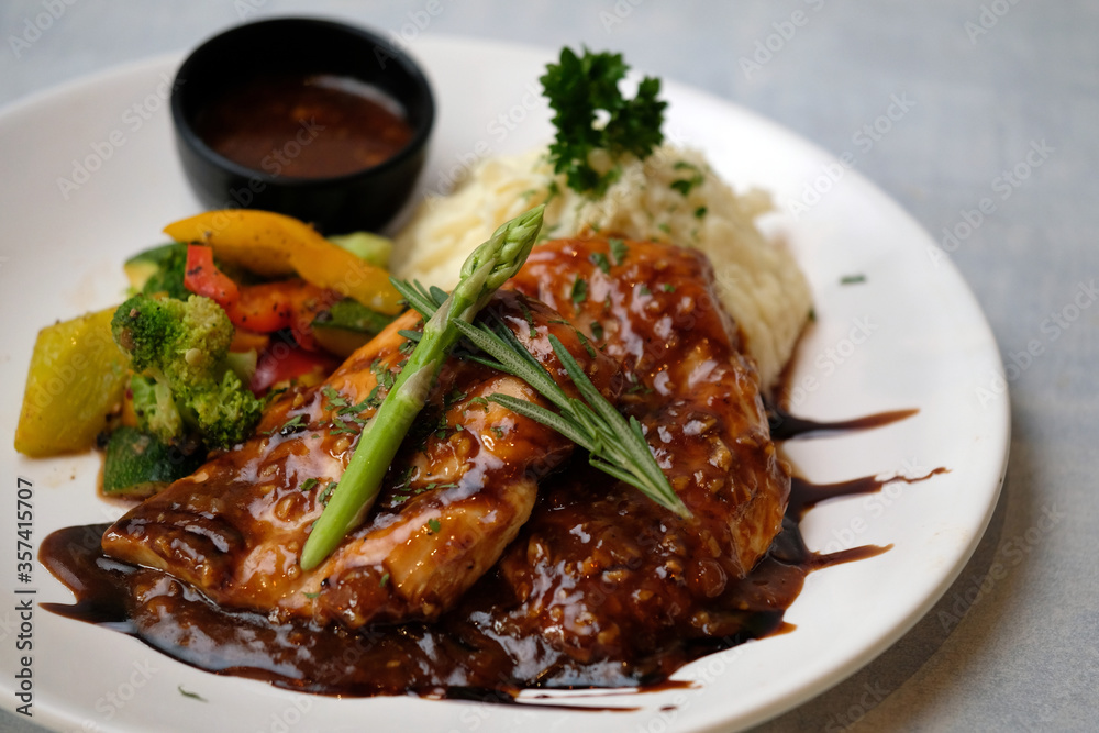 Grilled Chicken in Pepper and Mushroom brown Sauce and with Asparagus and mashed potatoes Grilled Chicken in Pepper and Mushroom brown Sauce and with Asparagus and mashed potatoes