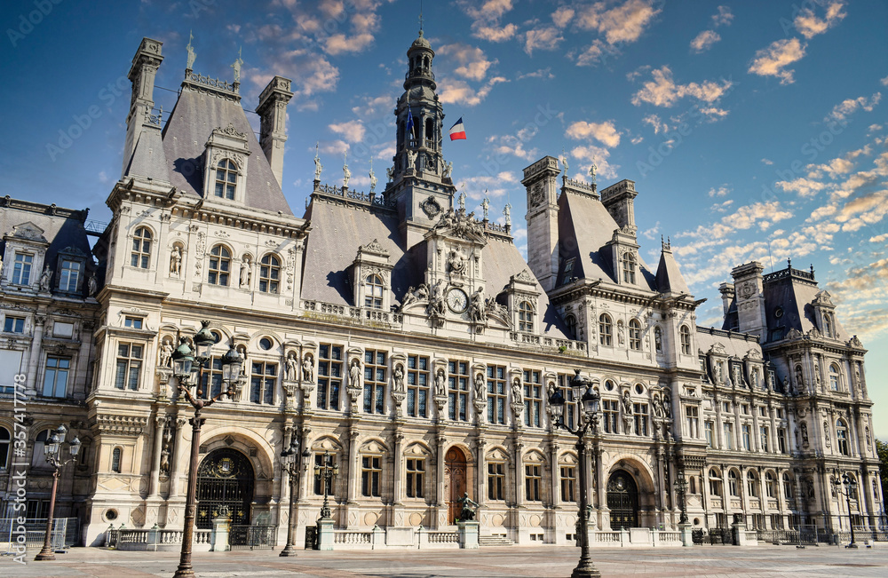Fachada principal del majestuoso ayuntamiento de Paris, Francia