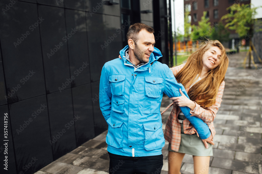 Naklejka premium beautiful happy couple of lovers have fun in the city