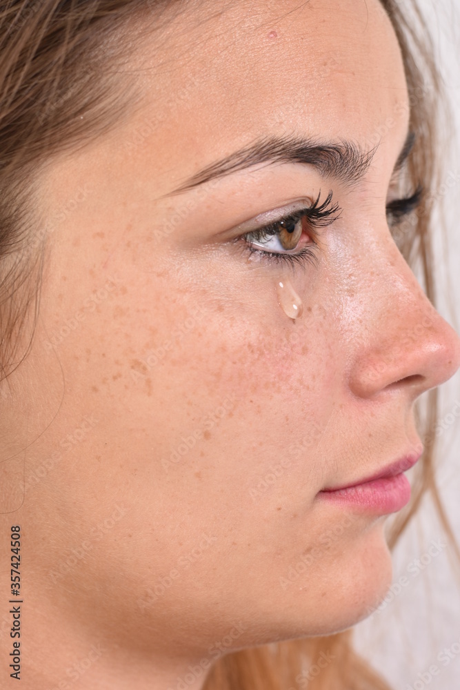 Tristesse d'une femme frappée par son conjoint Tristesse d'une femme frappée par son conjoint