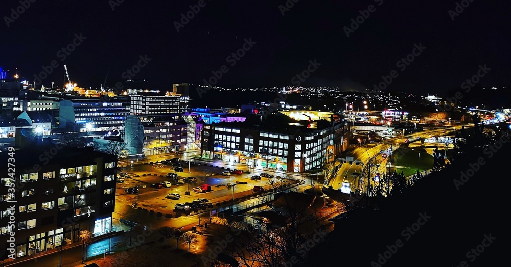 Naklejka premium night view of the city