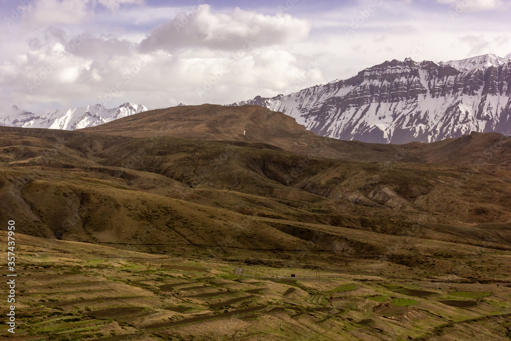Obraz premium Snowcapped Himalayan mountains in the Spiti Valley
