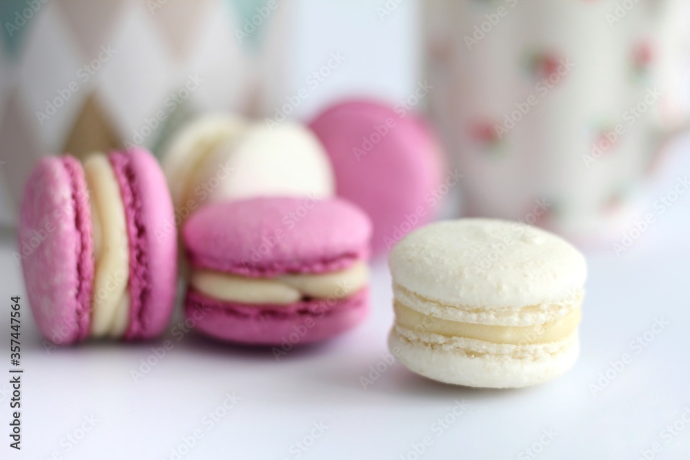 Obraz premium colorful macaroons on a wooden table
