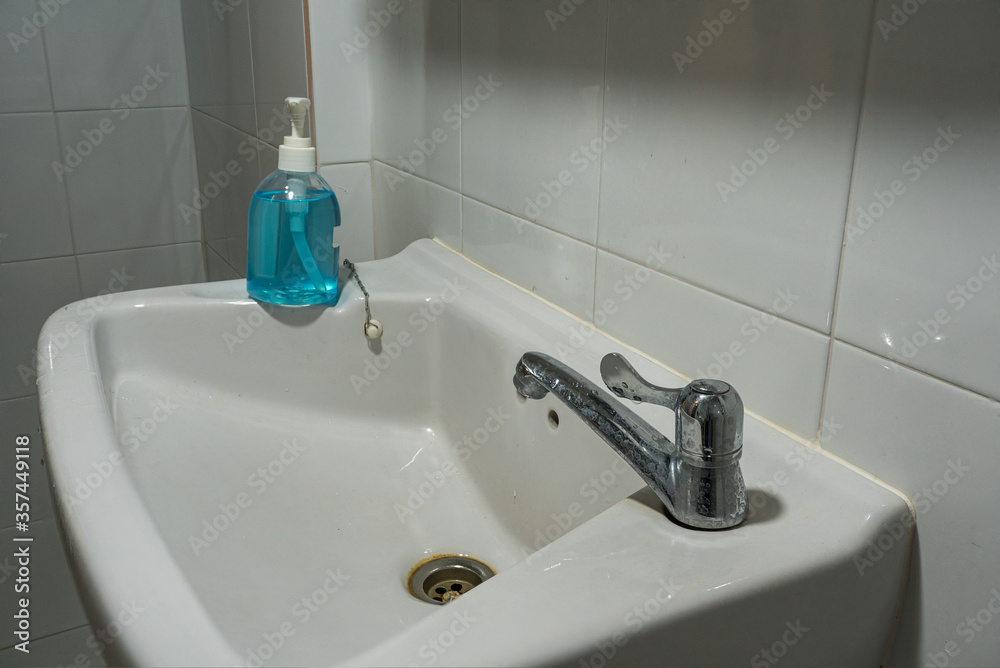 Fototapeta premium Hand washing with liquid soap should be wash your hands thoroughly and for a long time to prevent the spread of the corona virus or Covid-19.