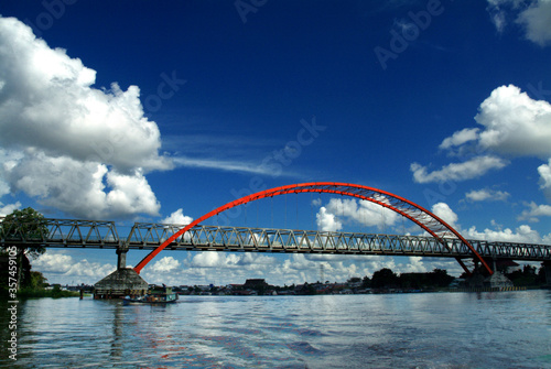 Kahayan Bridge in Cental Borneo, Indonesia. It crosses the Kahayan river connecting Palangkaraya with the surrounding districts on the other side of the river © Dammer