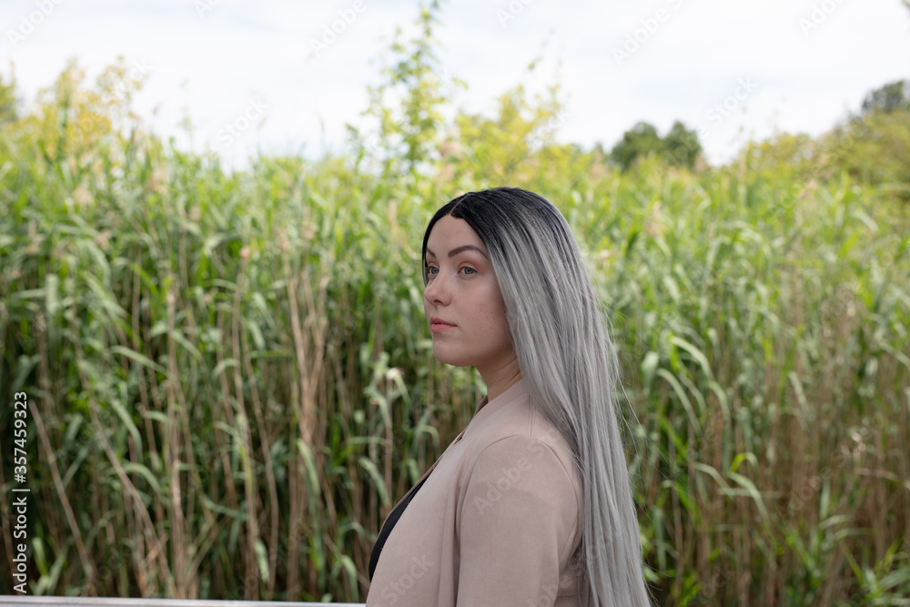 Naklejka premium Frau in der Natur