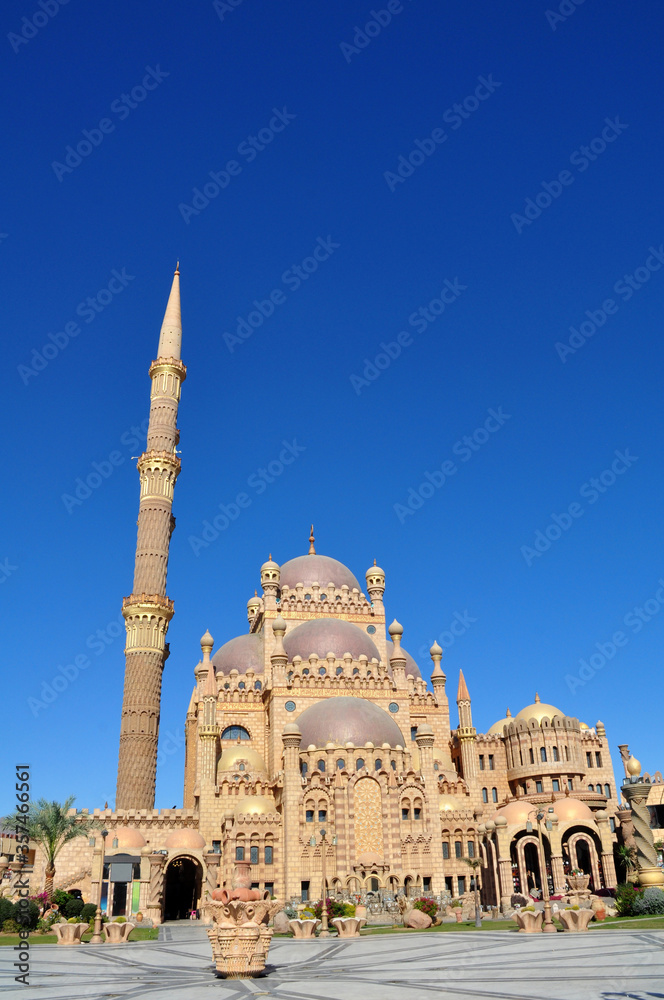Fototapeta premium Beautiful Mosque at the centre of Sharm El-Sheikh, Egypt
