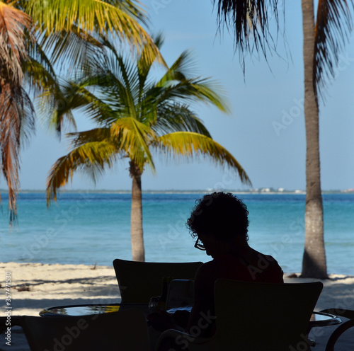 womani on island