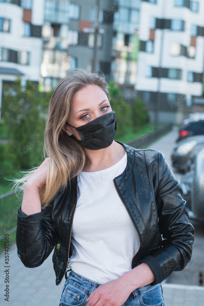 Obraz premium a girl black face mask outdoor
