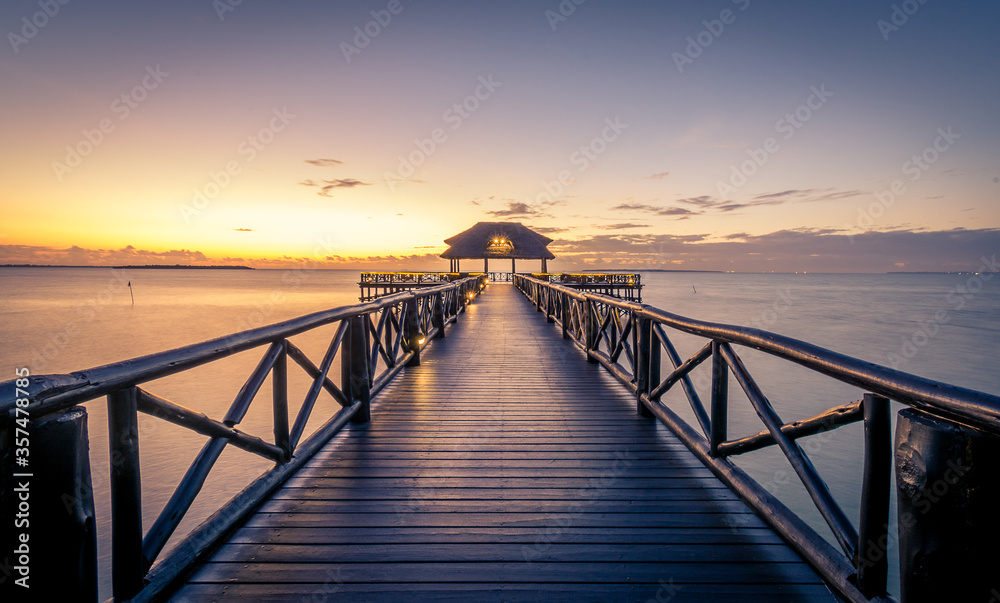 Obraz premium Off shore jetty and bar area at sunrise on pier