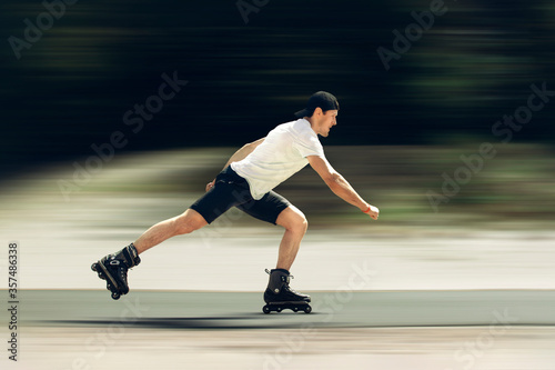 Fotografie Aggressive inline skating. Young sporty man is rollerblading
