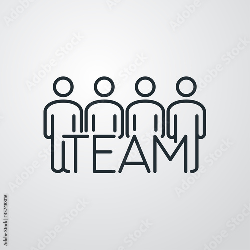 Concepto trabajo en equipo. Icono plano lineal palabra team con grupo de personas de pie en fondo gris