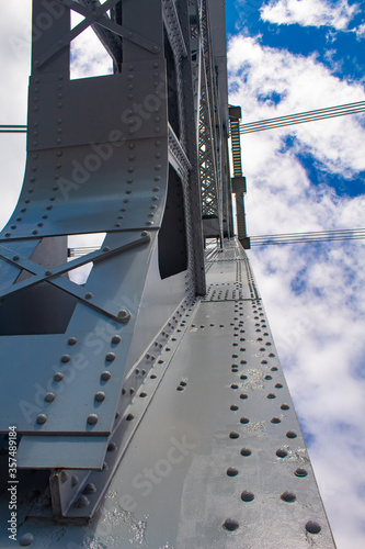 detalhe da torre principal da Ponte Hercílio Luz da cidade de Florianópolis