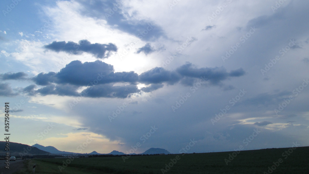 Obraz premium clouds over the mountains