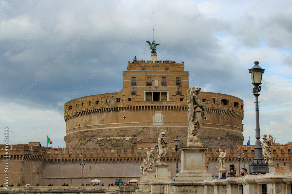 The Castel Sant'Angelo and the Sant'Angelo Bridge over the River Tiber, Rome, Italy.