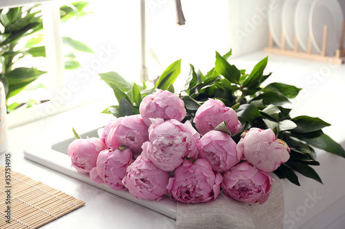 Fototapeta Naklejka Na Ścianę i Meble -  Bouquet of beautiful pink peonies in kitchen sink