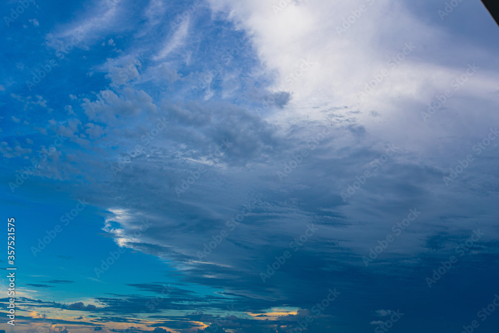 CLOUDS NUBES RARAS COLOR