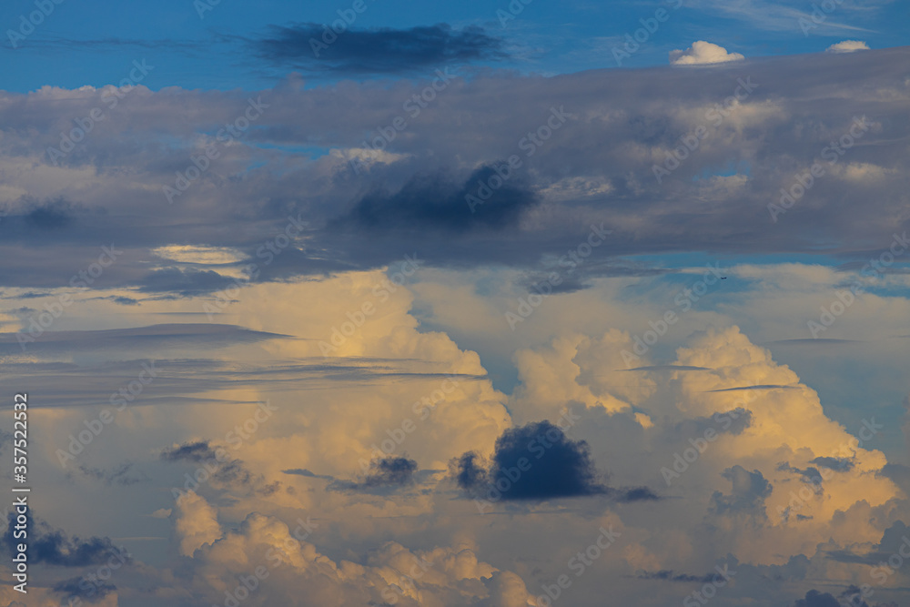 NUBES CLOUDS COLOR DIFERENTES