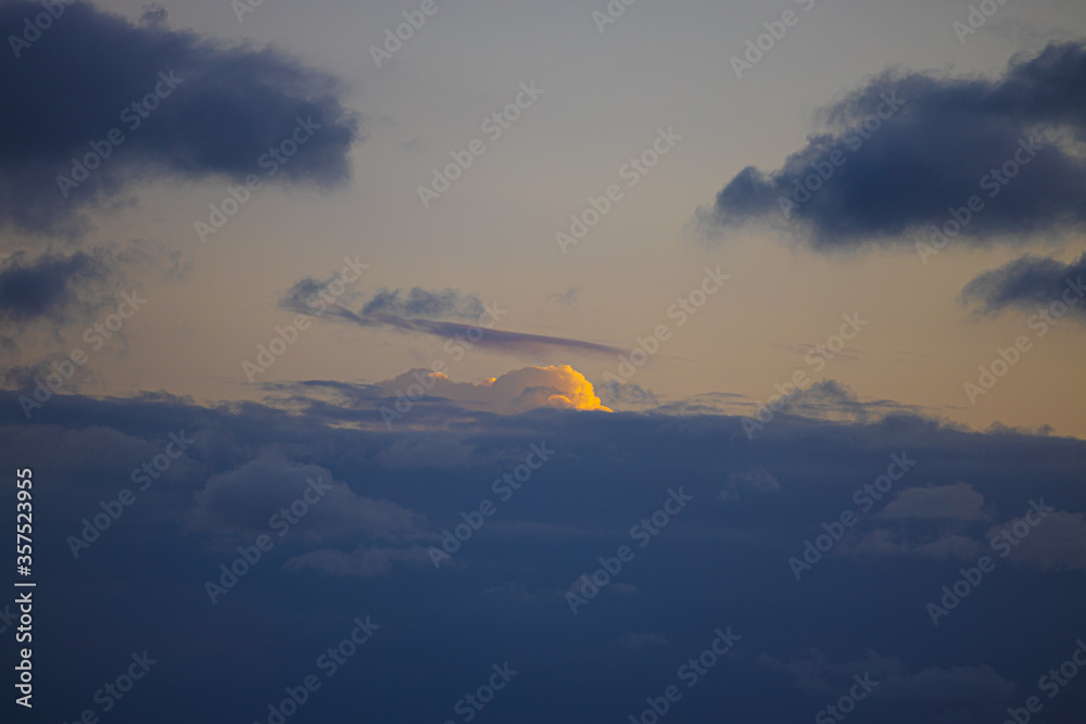 NUBES CLOUDS COLOR