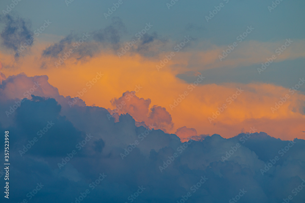 NUBES CLOUDS COLOR