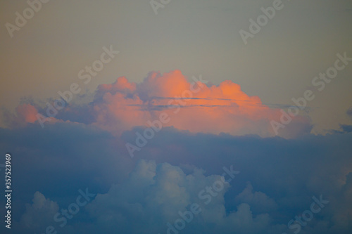 Obraz na płótnie NUBES CLOUDS COLOR
w salonie