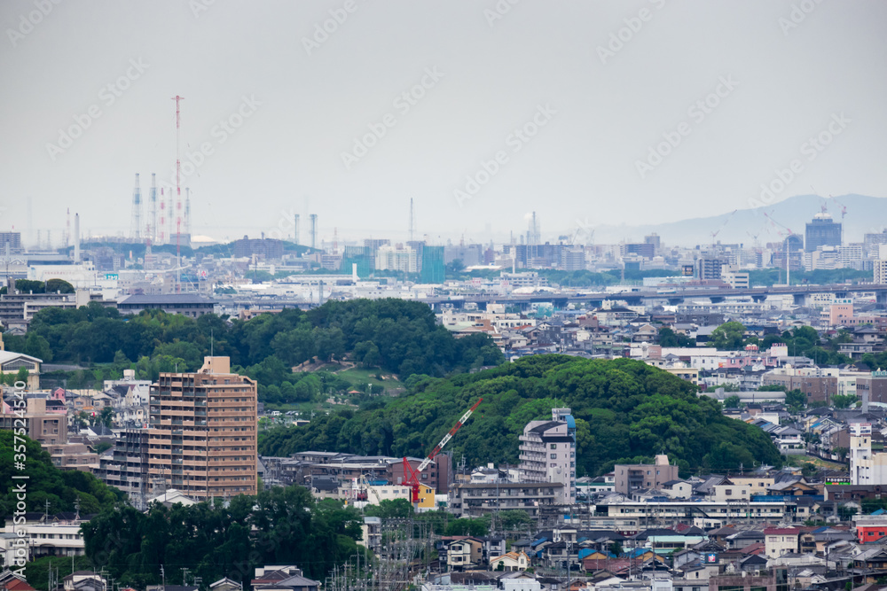 南大阪の丘から見る、堺市街地と臨海工業地帯