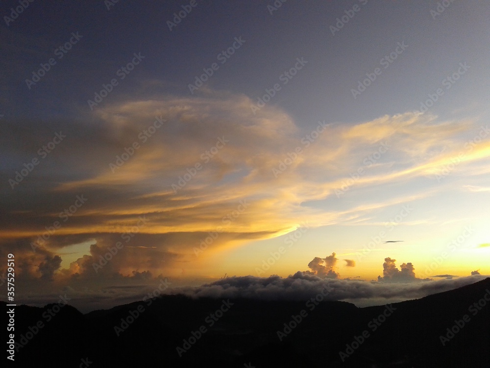 Fototapeta premium sunset over the city