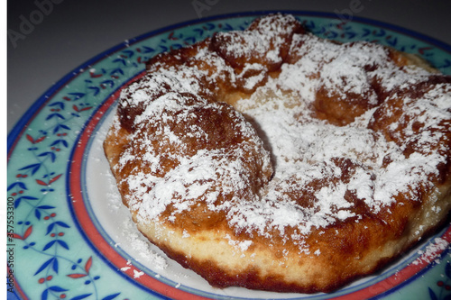 Ausgezogener fränkischer Krapfen photo