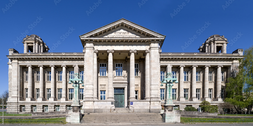 Hanseatisches Oberlandesgericht Hamburg sonnig entzerrt