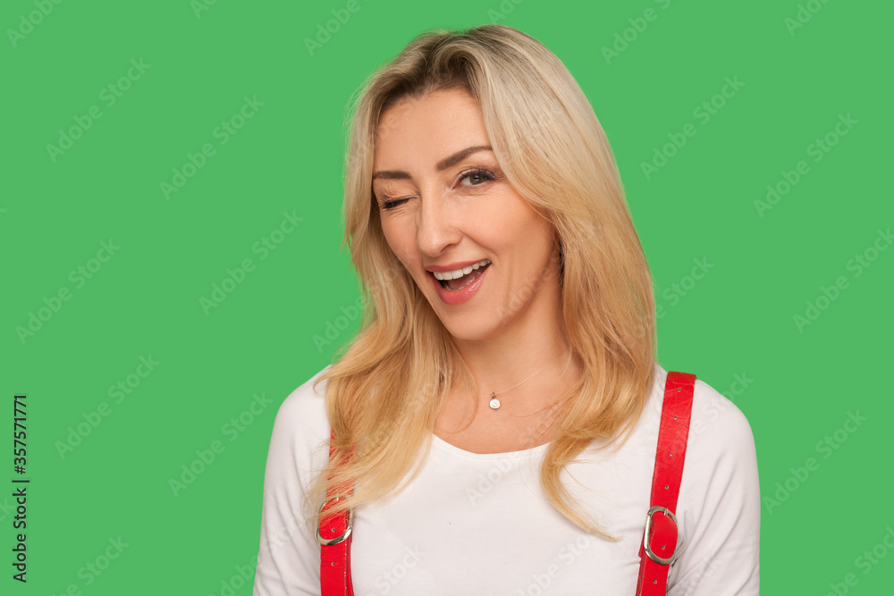 Φωτογραφία Closeup portrait of cheerful friendly beautiful adult woman winking playfully, blinking eye and flirting to camera, cheering up with joyful happy look