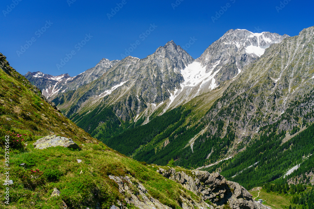 Gebirgslandschaft zwischen Weißenbachtal und Halsscharte beim Obersee am Staller Sattel im Defereggental, Nationalparks Hohe Tauern, Tirol, Osttirol, Österreich