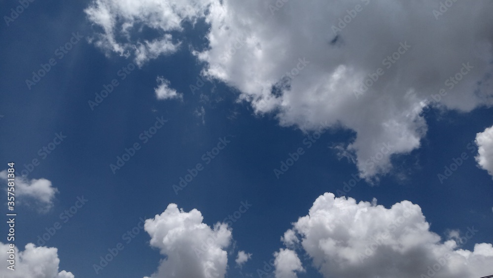 Obraz premium beautiful white clouds in sky. Abstract cloudscape wallpaper.