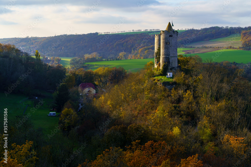Blick von der Rudelsburg aus auf die Burg Saaleck bei Saaleck, an der Straße der Romanik, Bad Kösen, Burgenlandkreis, Sachsen-Anhalt, Deutschland
