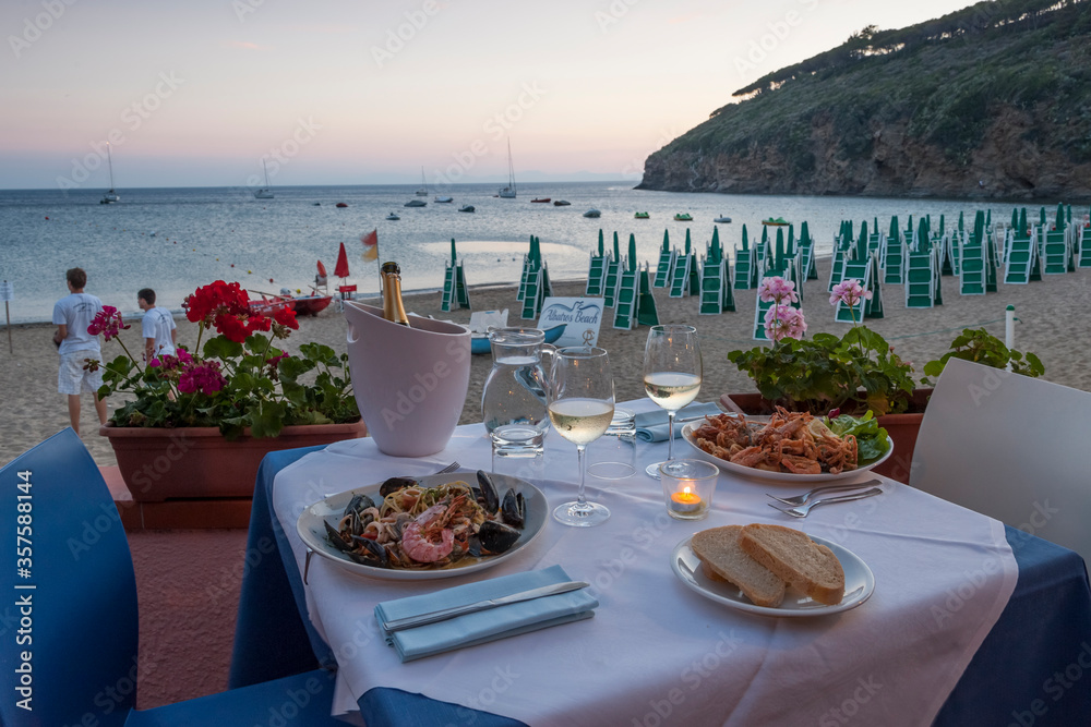 tavolo al ristorante riva mare