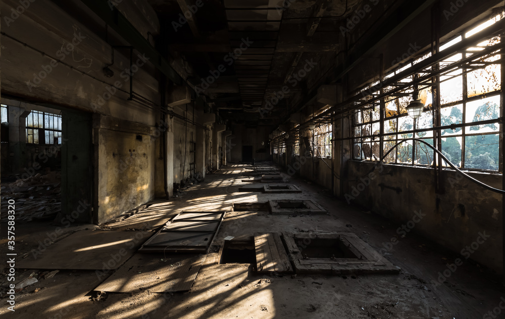 Obraz premium abandoned workshop