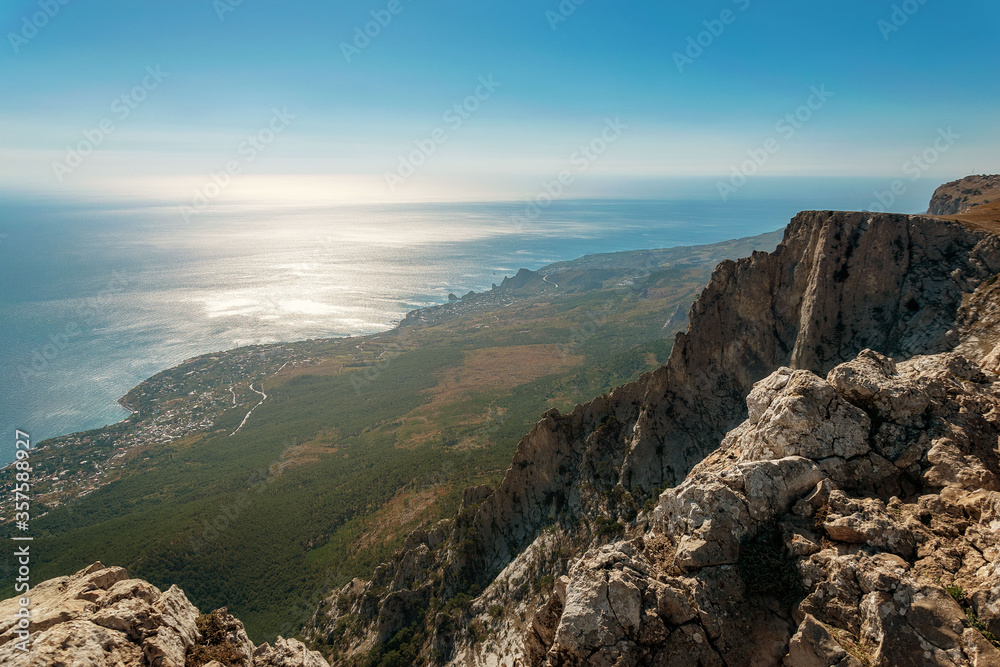 Magnificent views of the highest mountain in the Crimea AI-Petri with a suspended cable bridge. The best walking route for active tourist recreation and tourism. An excellent overview from the height 
