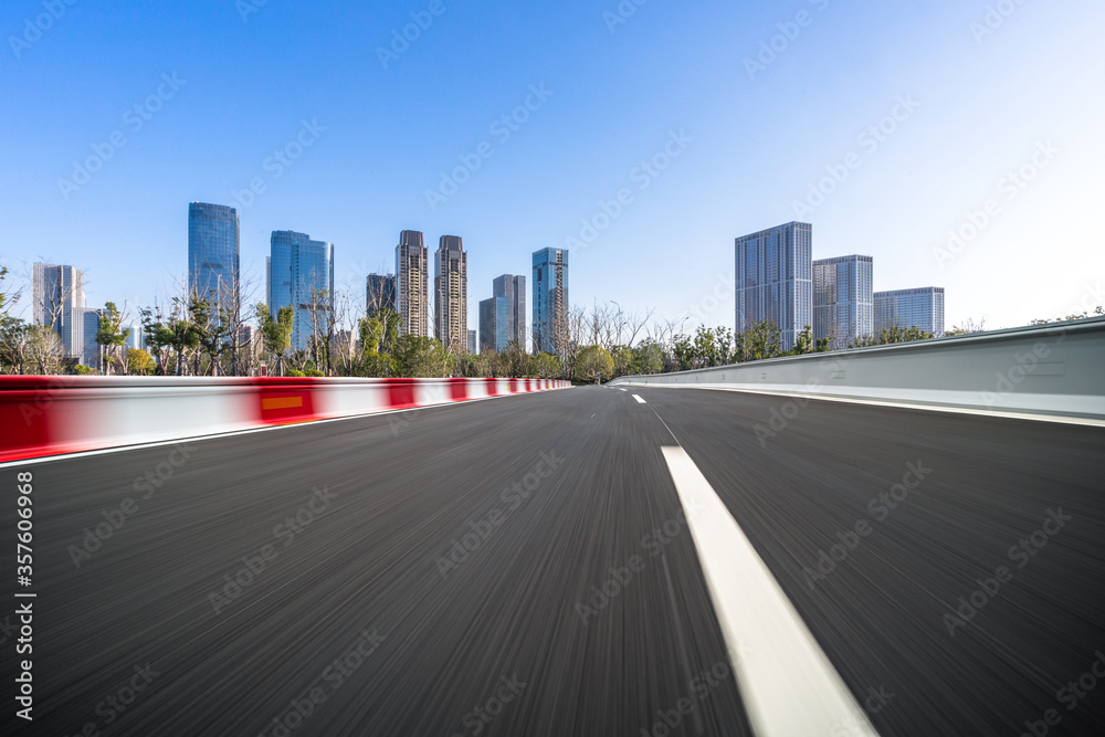 Obraz premium traffic on highway