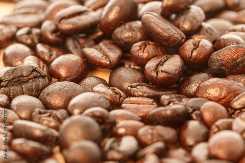 Fototapeta Naklejka Na Ścianę i Meble -  Dark roasted coffee beans background ,close up
