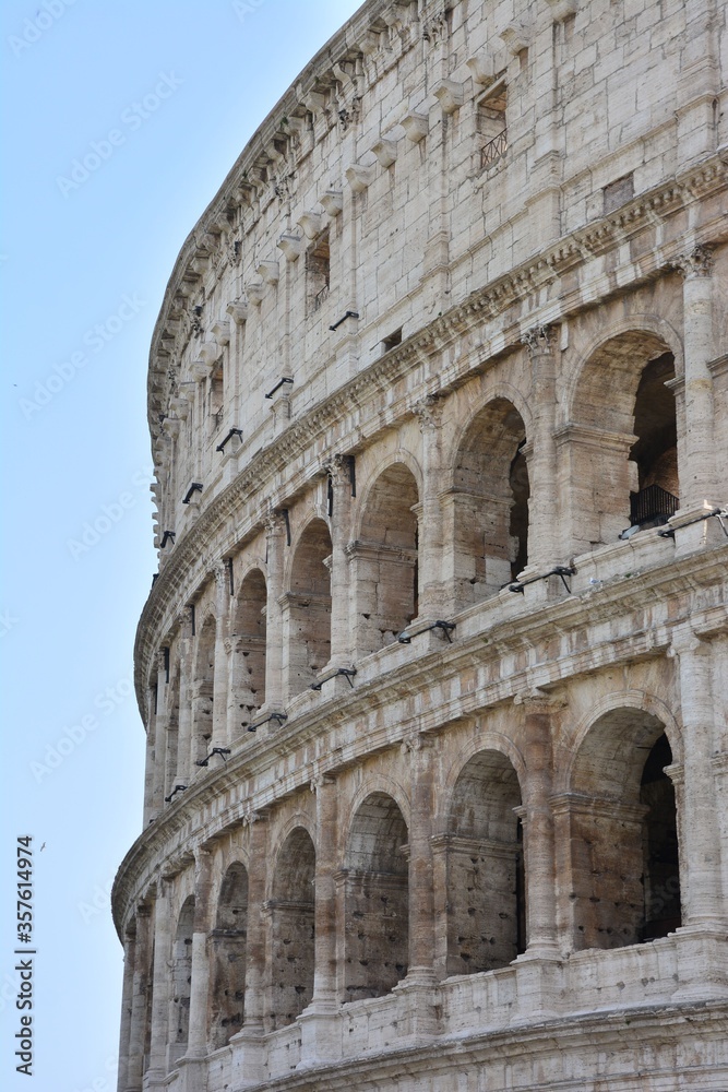 Roma, Lazio, Italia- Colosseo.

Uno dei monumenti più famosi al mondo, il Colosseo, è tornato al suo antico splendore dopo un recente restauro.
