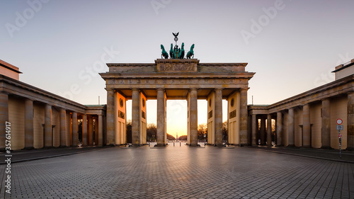 Obraz na płótnie Berlin Brandenburg Gate sunset view w salonie