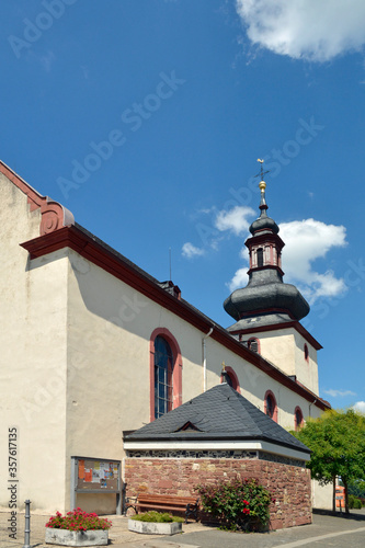 katholische pfarrkirche st. kilian in nierstein am rhein photo