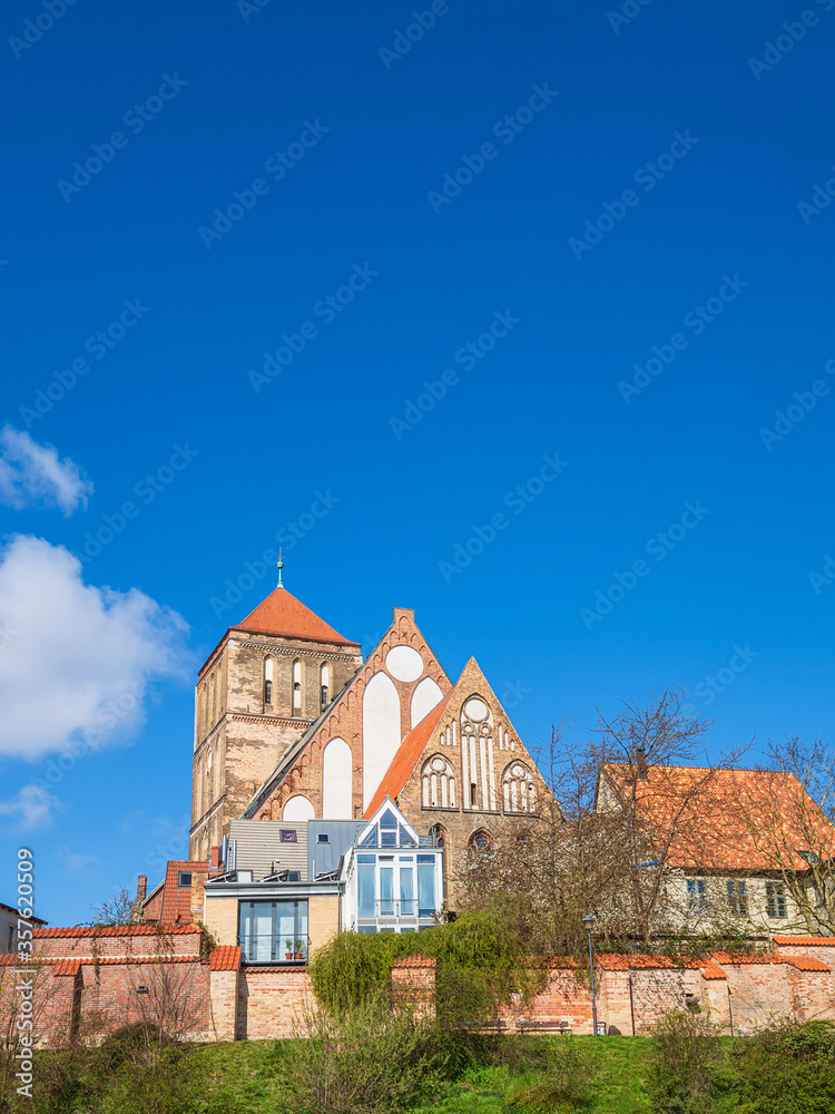 Blick auf die Nikolaikirche in der Hansestadt Rostock