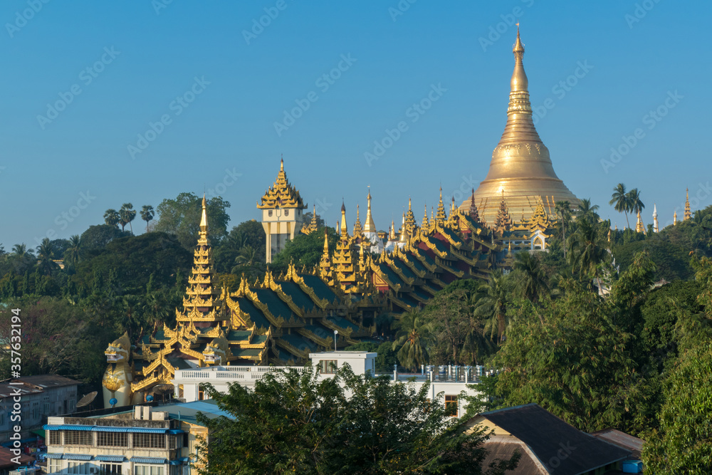 Fototapeta premium Shwedagon Pagoda, Yangon, Myanmar