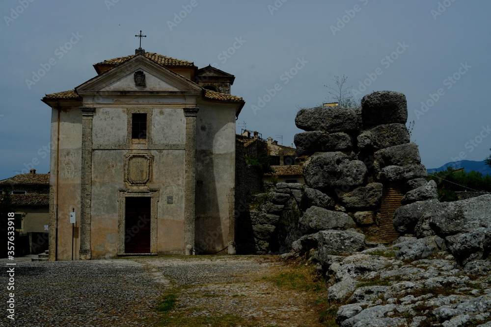 Obraz premium Chiesa di un paese medievale, Italia