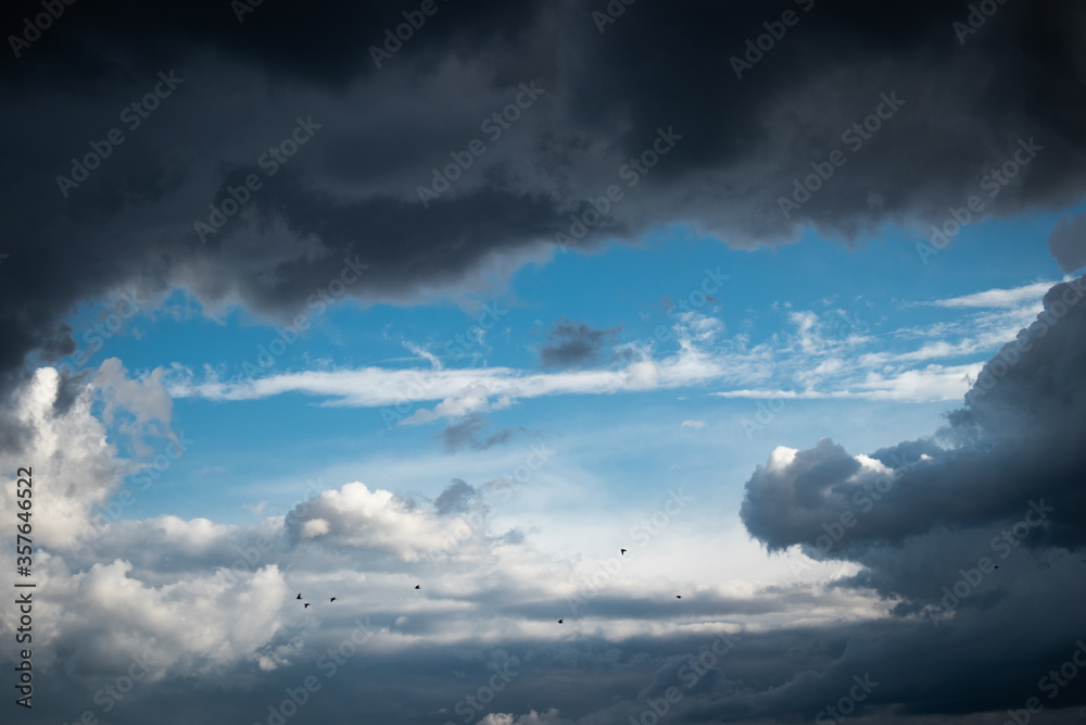 Obraz premium An opening in the clouds