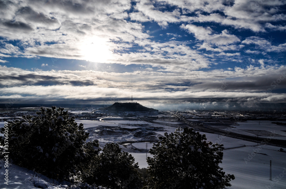 El cerro de San Cristóbal en Valladolid tas una nevada