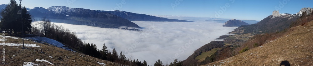 mer de nuages au dessus du lac d'Annecy